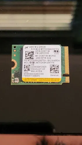 SSD Micron 2450 de 256GB NVMe PCIe Gen4 x4