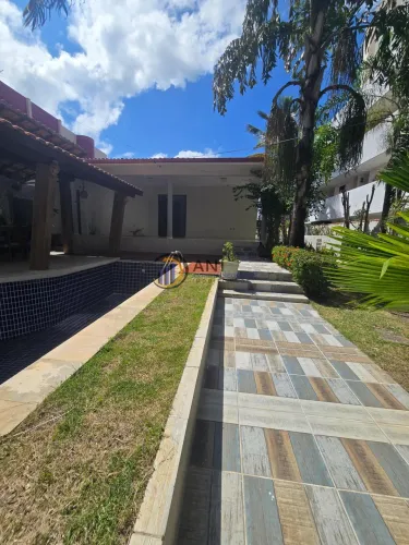 Encante-se com esta casa localizada em Valentina de Figueiredo, João Pessoa, em um maravil
