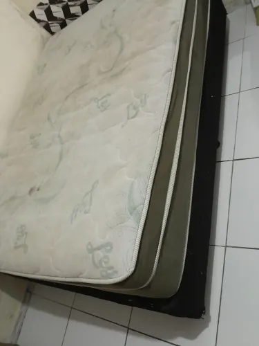 Vendo uma cama ? Box de casal
