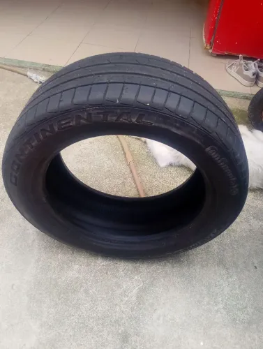 Pneu aro 17 continental usado pouco