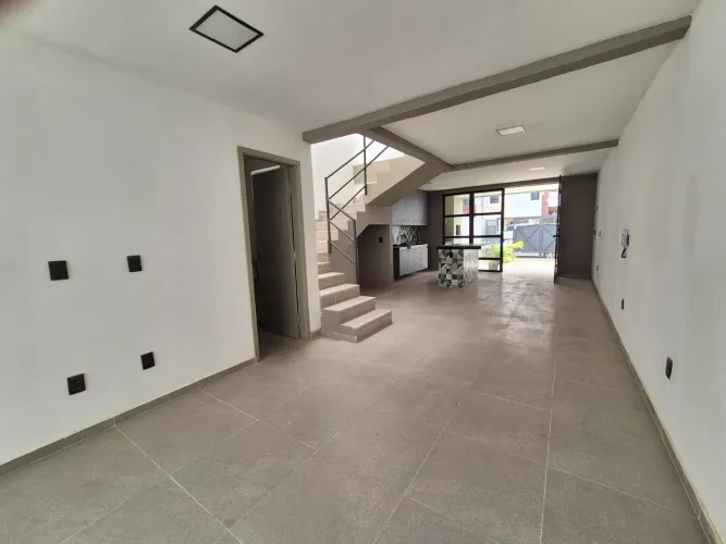 Casa com moveis planejados e piscina