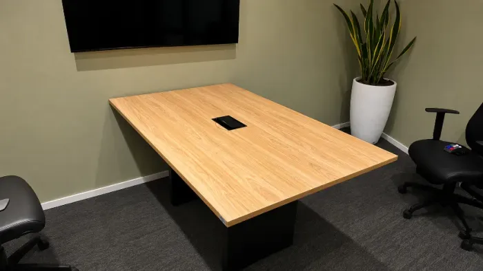 Mesa de Reunião Premium - Linha Class | 1,60 x 1,00m | Excelente Estado