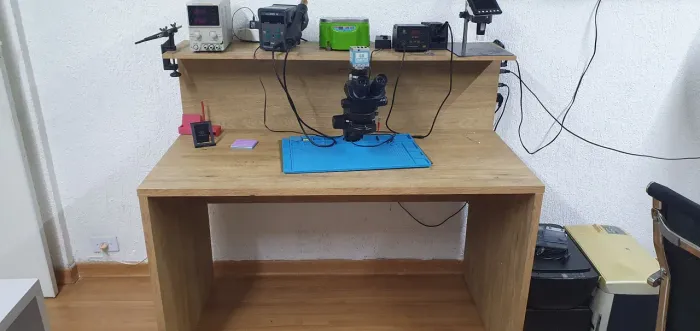 Bancada em MDF de 15mm, ideal para assistência técnica 