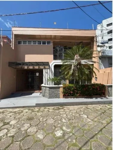 Casa em Vila Fechada - 3/4 - 1 Suite - 270m² - 1vg