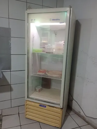 Freezer expositor vertical Metalfrio