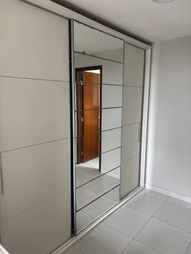 Guarda-roupa casal 3 portas