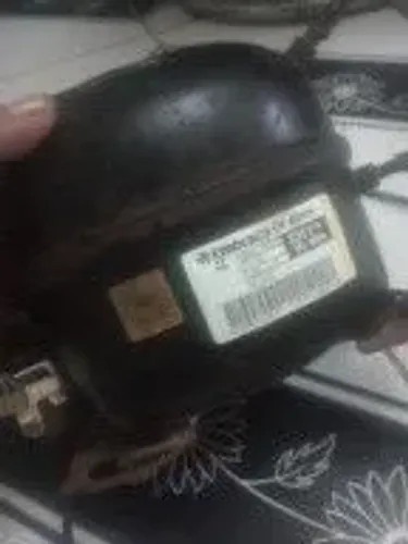 Compressor de geladeira funcionando