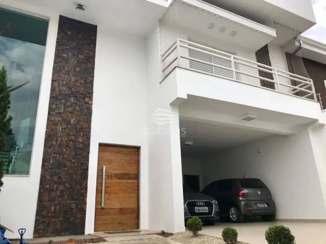 Linda Casa à venda em Cruzeiro  Aceita Permuta em São José dos Campos e Ubatuba