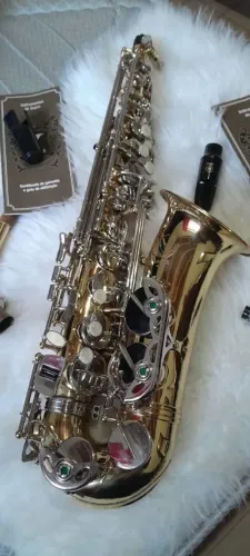 Saxofone Eagle 500 zerado