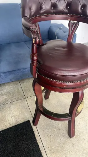 Cadeira antiga artigo de decoração 
