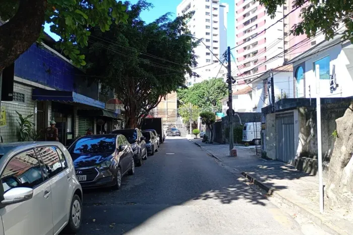 Casa Ampla na Madalena com 303m² | Residencial ou Comercial | 4 Quartos e 4 Vagas