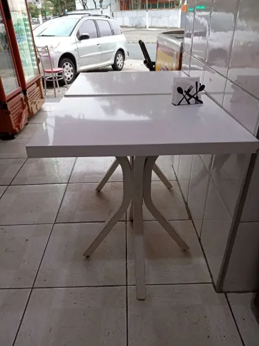 Mesa de mármore branco