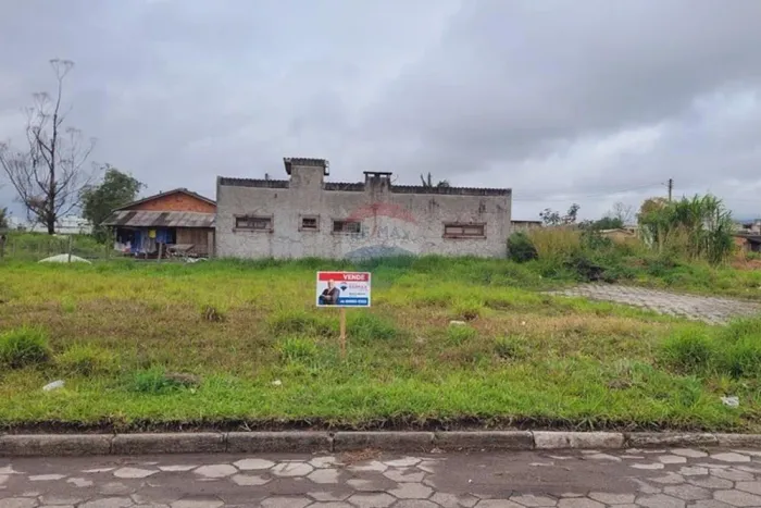 Terreno de Esquina, 483m², São Pedro/Sombrio!