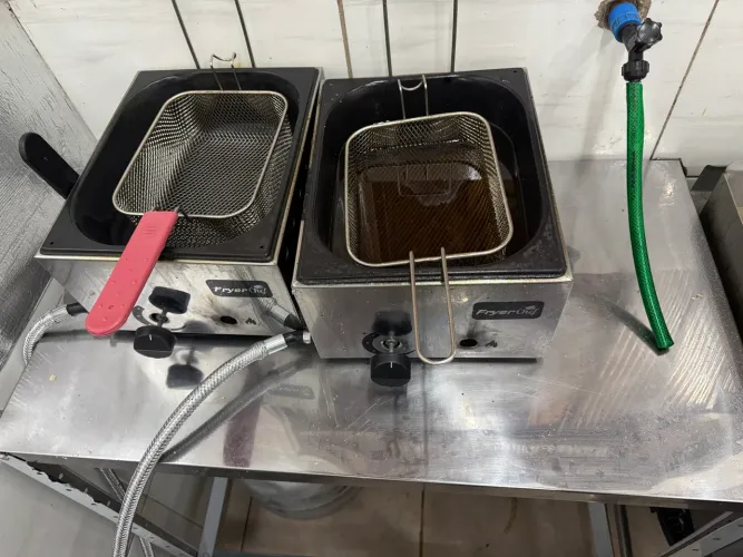 Vendo 2 fritadeira a gas+ coservador de frituras