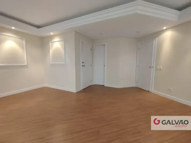 Amplo apartamento para locação no Juvevê