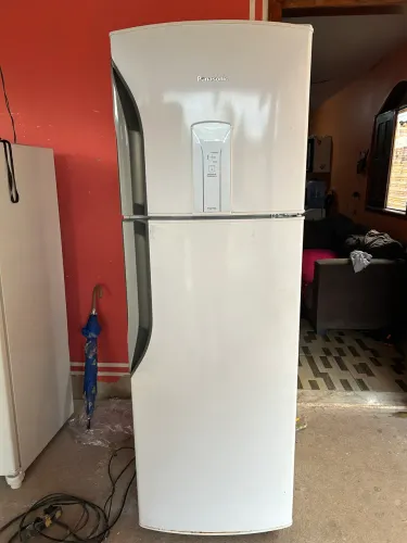 Vendo geladeira com defeito 
