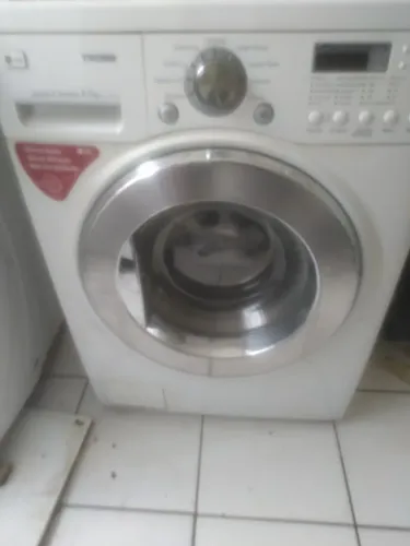 Pra retirar hoje .Máquina de lavar e secar da lg 8k.. para consertar....