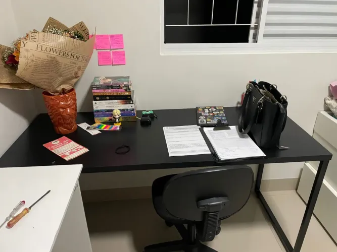 Mesa de escritório preta