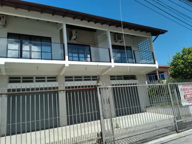 SOBRADO IDELA PARA CLINICAS, RESIDENCIAL E COMERCIAL. SUITE C/SACADA.