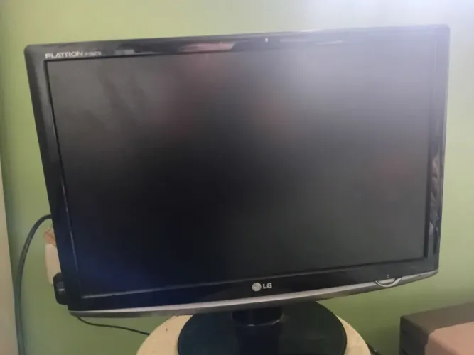 Monitor LG Flatron W1952TQ Usado