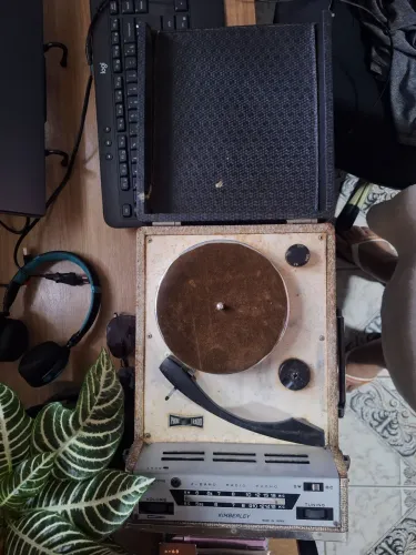 Vitrola Toca Discos Portátil Kimberley Antiga Rádio