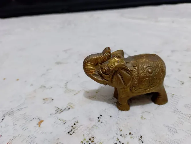 Elefante de metal