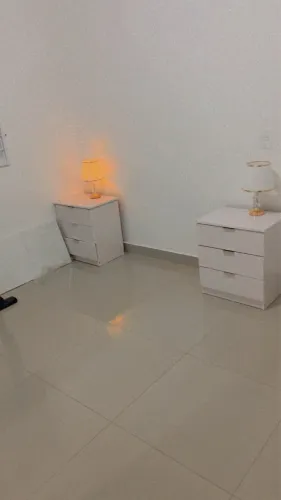 2 mesas de cabeceira