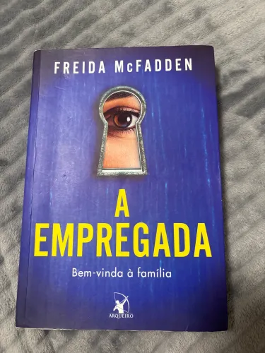 Livro A empregada Freida McFadden