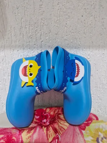 Galocha infantil Baby Shark Silicone Tamanho:27/28