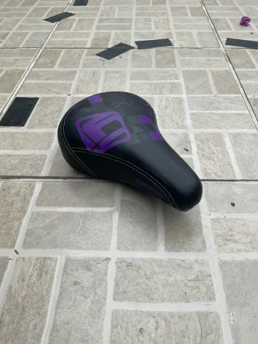 Banco Gios roxo