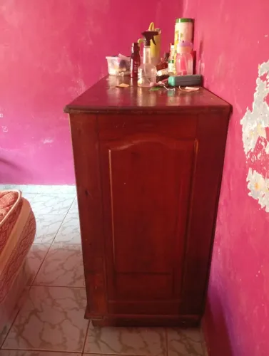 Vende-se cômoda de madeira 