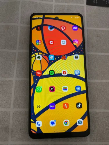 Vendo cell seminovo nenhuma marca de uso 