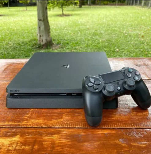 Vendo ps4 slin novo com 4 jogos 