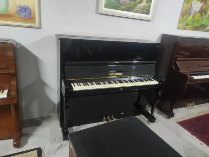 Piano seminovo Fritz Dobbert 126 preto clássico ou Fritz colonial, escolha