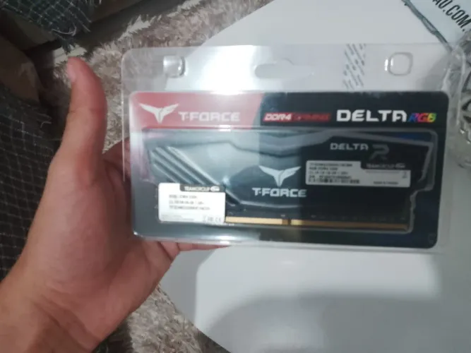 "Memória RAM T-Force Delta RGB 8GB DDR4 3200MHz - Nova (Lacrada)"
