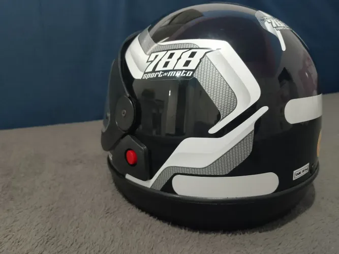 Capacete usado umas 3 vezes só