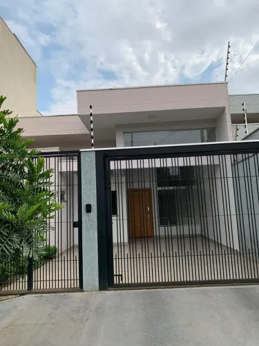 Vende-se Casa no Jardim Petrópolis em Maringá