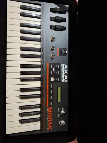 Akai Miniak