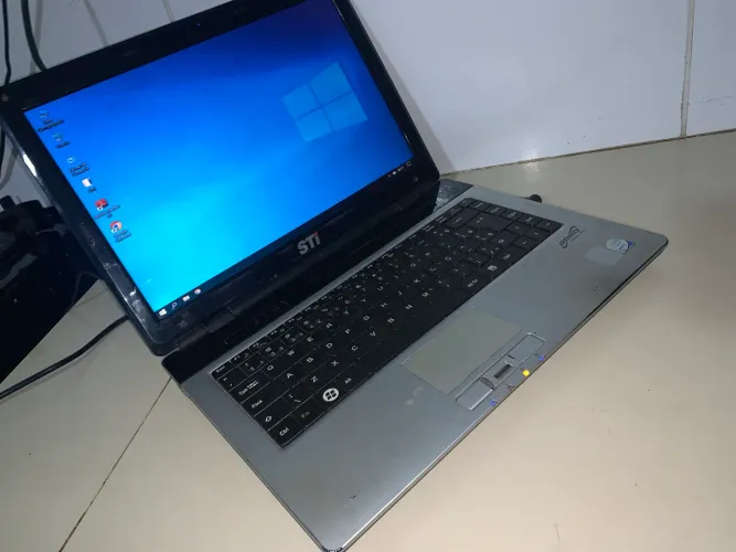 Notebook semp Toshiba funcionando perfeitamente