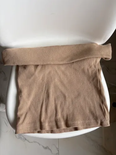 Roupa bege com alça