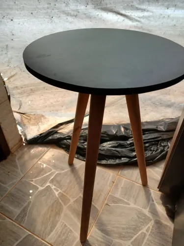 Mesa de cabeceira, pé palito, tripé decoração de luxo p/quartos, retrô