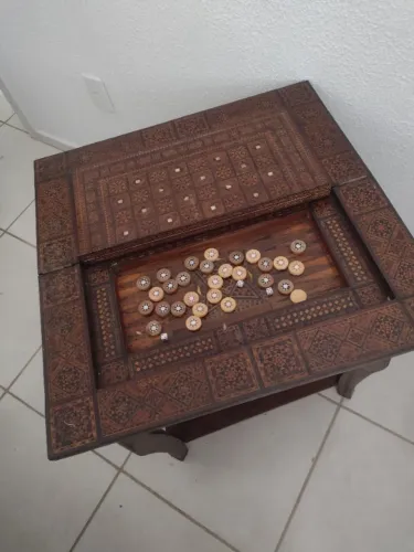 Mesa de Xadrez e Damas Artesanal Importada da África do Sul - Peça Rara