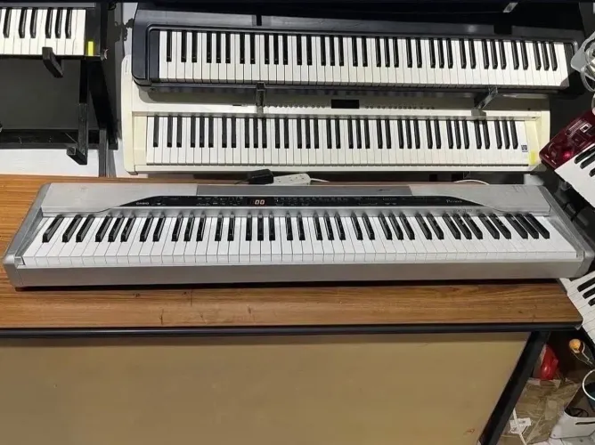 Piano digital Casio PRIVIA PX310 88 teclas