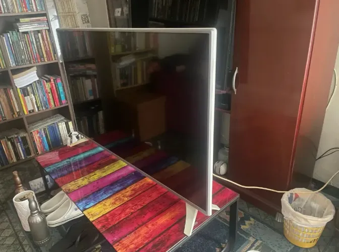 TV LG branca 49 Polegadas Leia a Deuscrição do anúncio porfavor