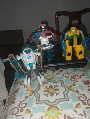 Vendo um lote com três Transformes