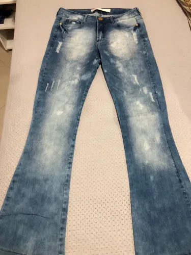 Calça flare lavagem clara