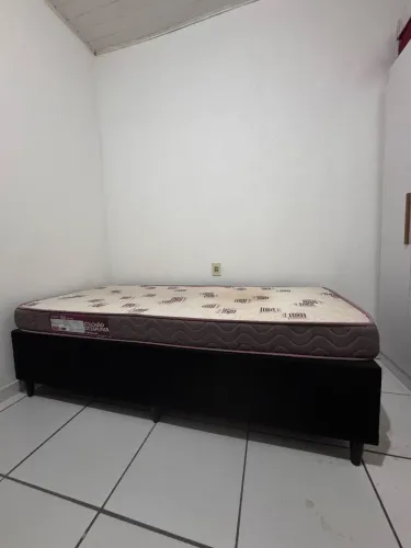 Vende cama seminova 