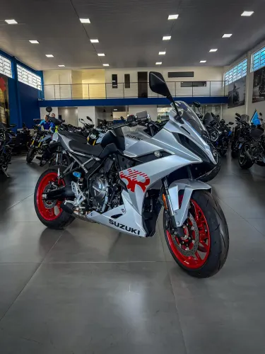 Suzuki GSX-8R 800 cc 