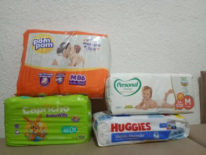 PACOTES DE FRALDAS: CAPRICHO, PAMPERS, PERSONAL, POMPOM, HUGGIES TAM M 322 UN