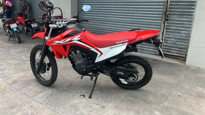 Honda XR 300 Tornado 2025 - Apenas 904 km!
